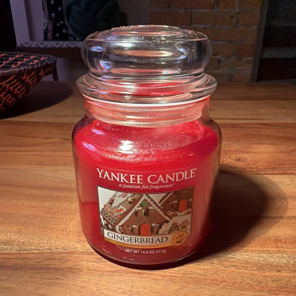 Yankee Candle Gingerbread Medium Jar Scented Candle 14.5 oz Red